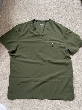 Beyond Scrubs Men's Olive V-Neck Utility Pocket Tee